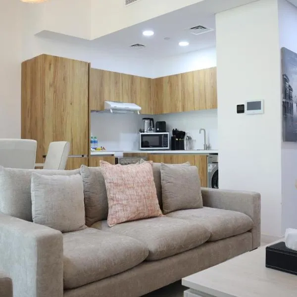 Skyline Azure - Elegant 2BR Duplex in Oasis Near Masdar Park, hôtel à Abu Dhabi