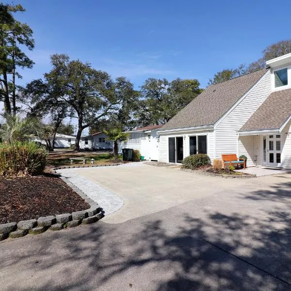 Shello Chalet, a quiet home close to the beach, hotel en Myrtle Beach