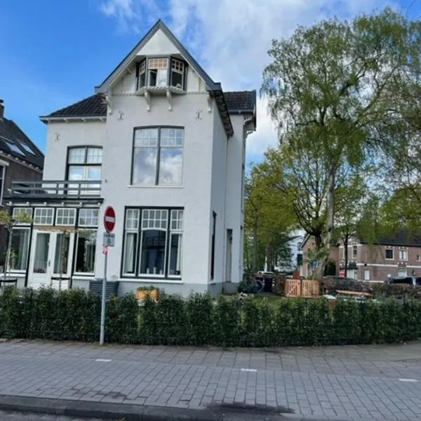 Luxe kamer in stadsvilla, gratis parkeren!, hotel in Apeldoorn