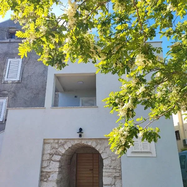 Acacia House - Cres Island, hotel em Orlec