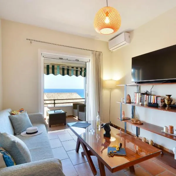 Two-bedroom Condo with Sea View in Glyfada, hôtel à Glyfada