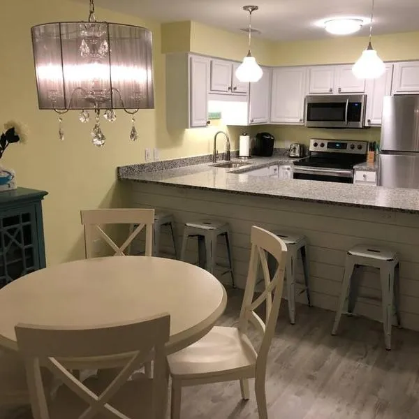 Newly Renovated Modern & Spacious Oceanview Condo, hotel em Myrtle Beach