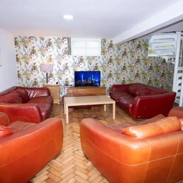 Spacious house Liverpool city centre L1, sleeps 16, hotel v destinaci Liverpool