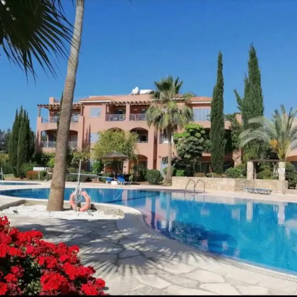 Großes Apartment in idyllischer Anlage, strandnah in Mandria, Paphos، فندق في ماندريا