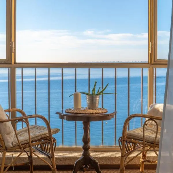 City Vibes Apartment with Balcony and Spectacular View, hotel in Poreč