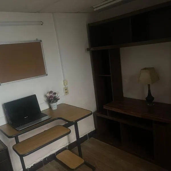 Sweet home Descanso Trabajo Estudio Cerca de todo, ξενοδοχείο σε Μοντεβιδέο