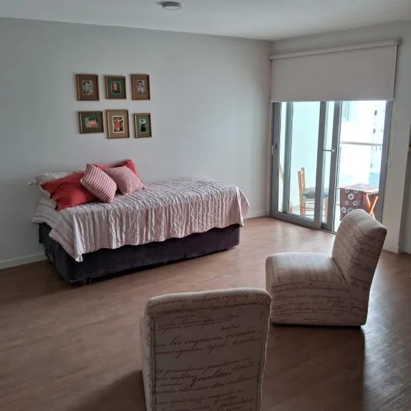 DEPARTAMENTO JARDIN, hotel in Santiago del Estero