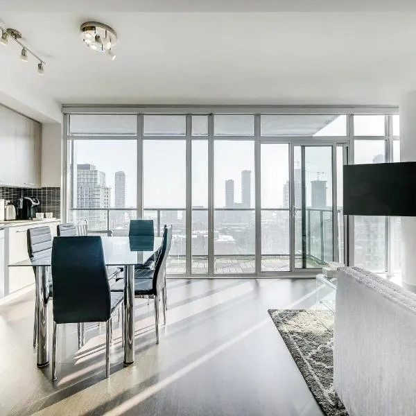 Epic 2BR Condo w/ Panoramic CN Tower/City View, hotel in Toronto