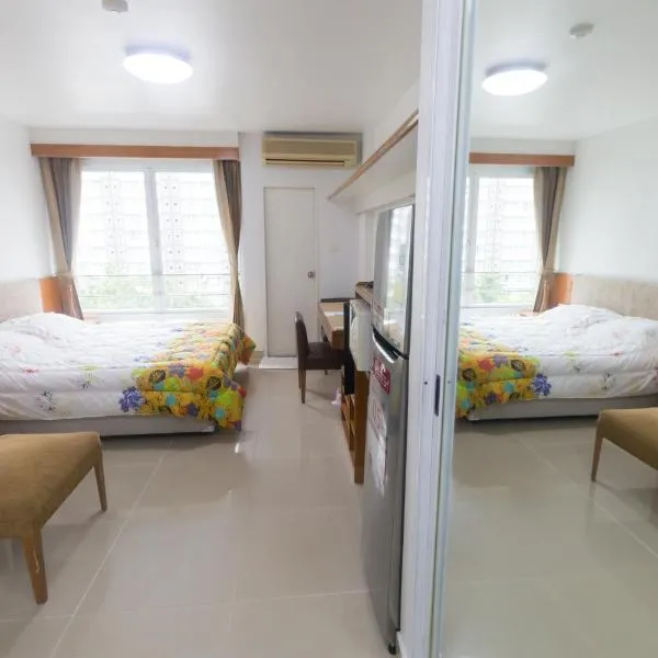 Condo I-House Laguna Garden RCA - Behind Sukhumvit Thonglor Asoke Emporium Bangkok Hospital Piyavet Hospital Makkasan Airport Link MRT SKY TRAIN, hotel in Bangkok