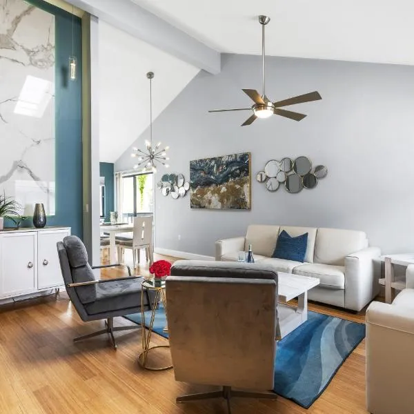 Beach Rd, 300ft to Beach Access & 500ft to Siesta Key Village, 2bdr, hotel em Siesta Key