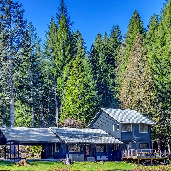 Waterfront Cabin at White Pass and Mt Rainier National Park, ξενοδοχείο σε Packwood
