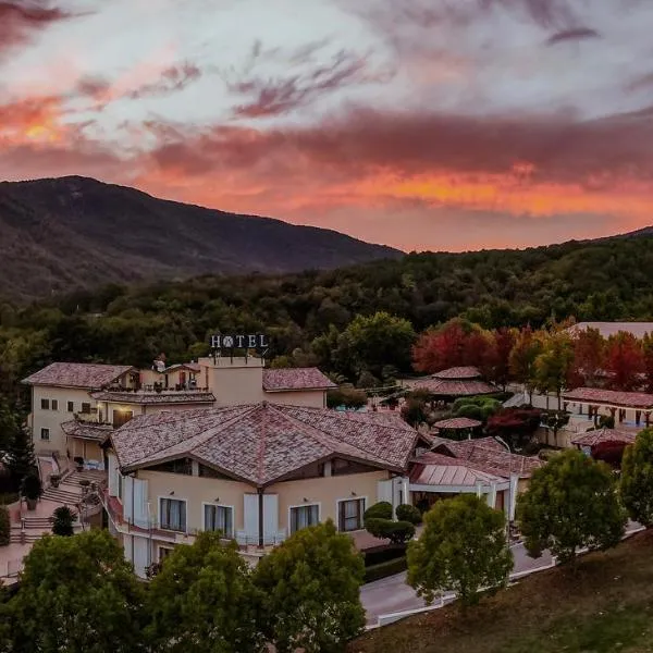 San Raffaele Hotel Restaurant & Resort, hotel a Castelluccio Superiore