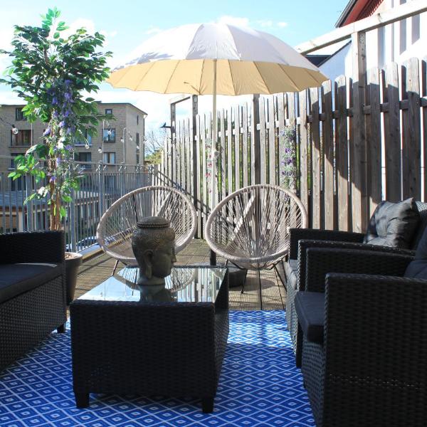 R B Apartment Hamburg Family - 108 qm mit Dachterrasse - Badewanne & Dusche - kostenloses Parken - 2 Schlafzimmer, Гамбург