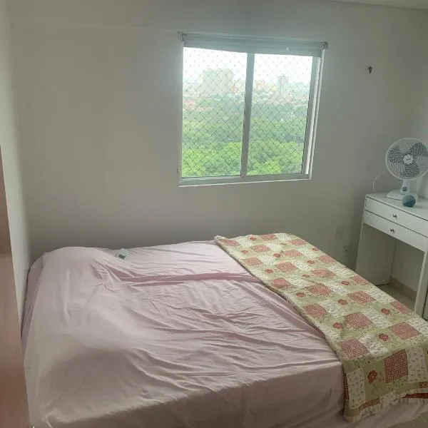 Quarto em condomínio no bairro Fátima, hotel en Fortaleza