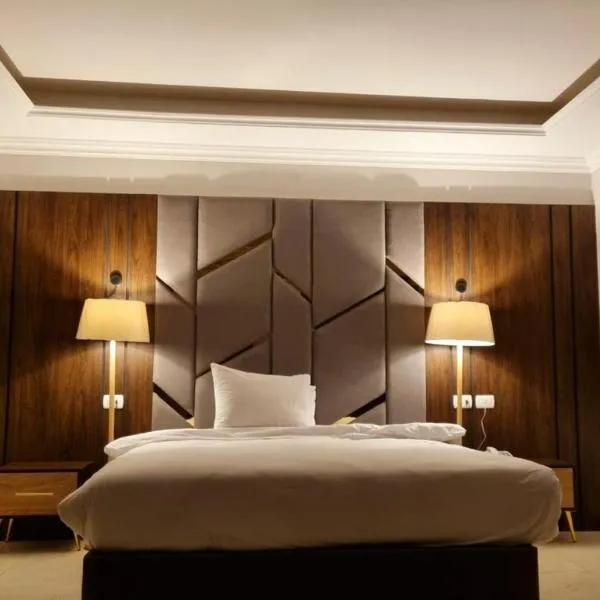 Grand Plaza Hotel & Resort, hotel in Qaryat ash Shamālī