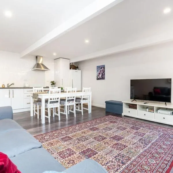 Peaceful 1BR Home near Canberra Hospital - Hosted by CanStay、Harmanのホテル