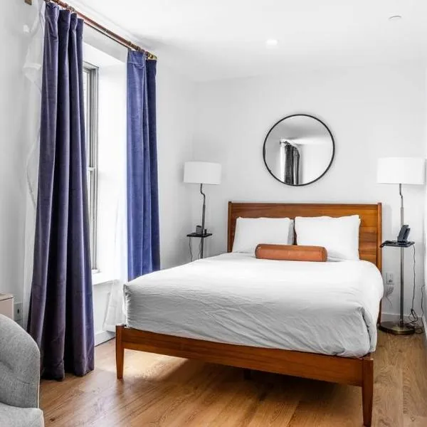 Historic BLDG, Coffee Shop, FAST Wi-Fi, Room # 207, hôtel à Bangor