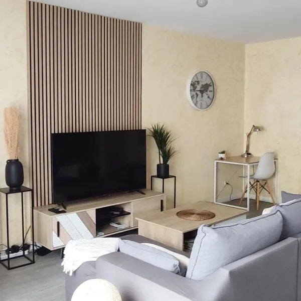 Cosy Appart - Proche Eurexpo - Balcon - Parking - Spacieux T2, hotel in Saint-Priest