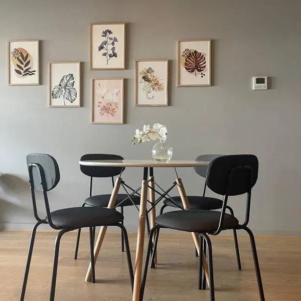 Foreshore apt -sleeps 4 -free parking -WI-FI, hotel in Kingston 