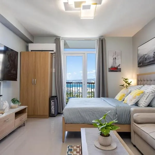 Azure Haven - Near Airport - Hot Shower - Cozy with Balcony 16th Flr unit 1623 bldg 102, hotel en Lapu Lapu City