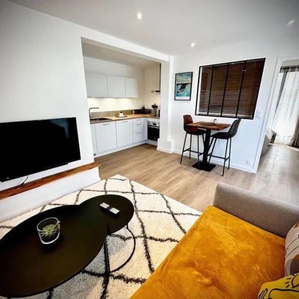 Berder - T2 - 10 min gare - terrasse - parking - linge inclus, hotel v destinaci Vannes