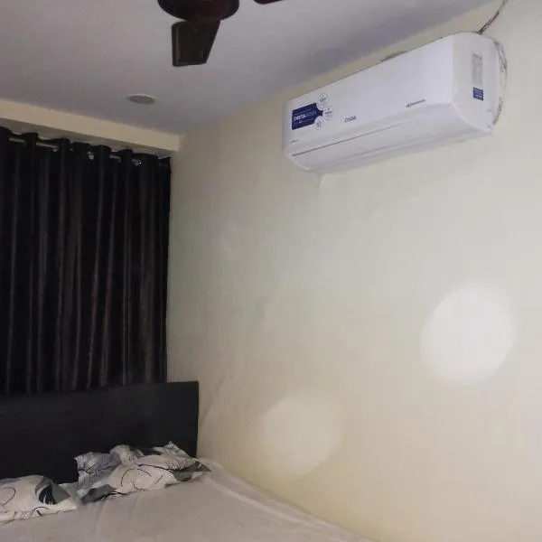 Hotel Nova Atlanta Shopping Mall, hotel en Surat