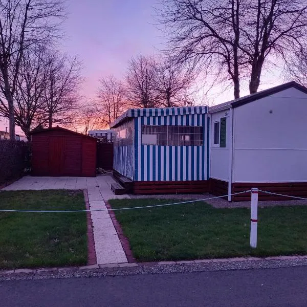 mobil home camping *** les ollivaud, hotel in La Baule