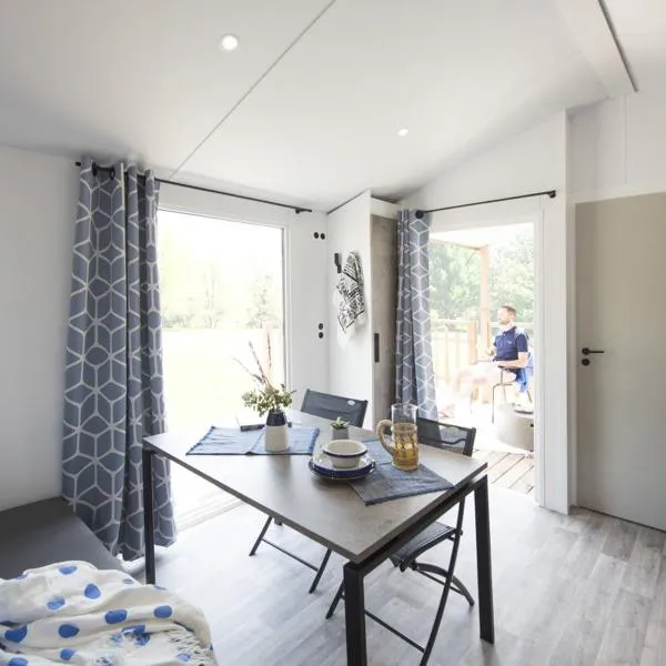 Bungalow Bord de mer, khách sạn ở Gouville-sur-Mer