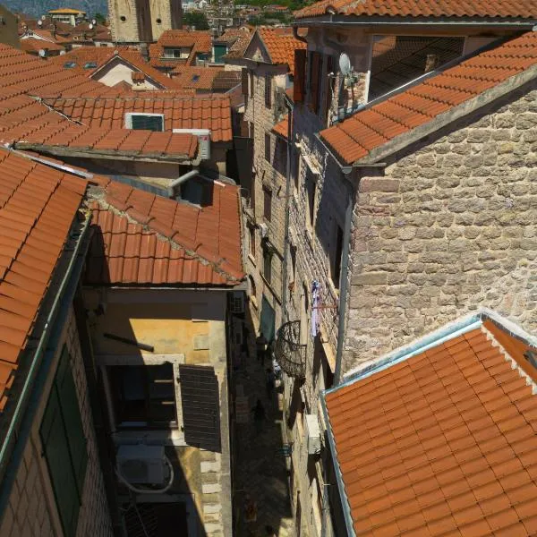 Old Town Youth Hostel, hotel en Kotor