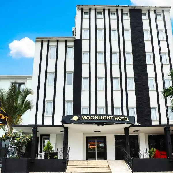 Yıldız Moonlight Hotel Trabzon، فندق في أرسين