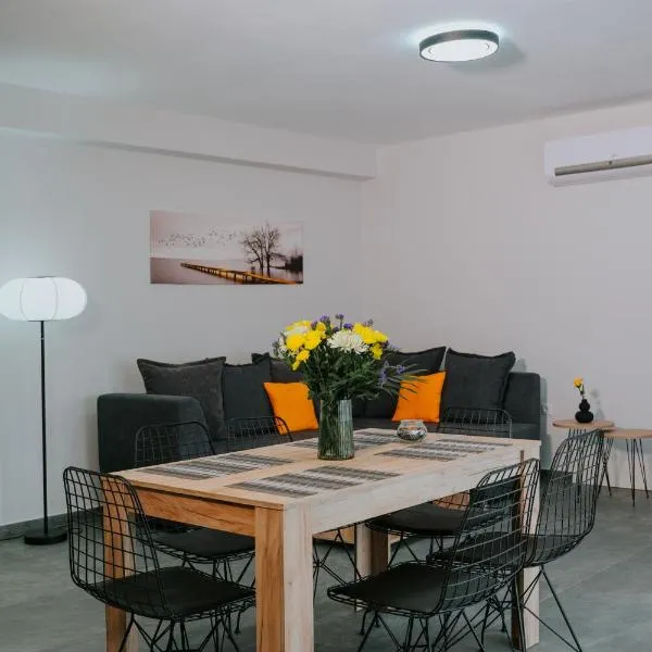 Pamvotis Urban Suites, hotel in Ioannina