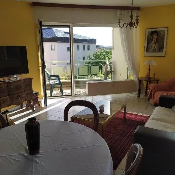 QUIET PEACEFUL 2BR apartment with parking in KIRCHBERG, hotel in Luxembourg