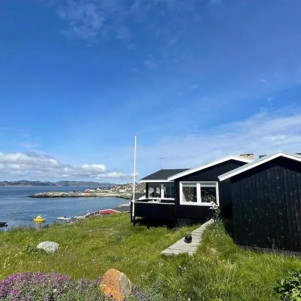 The Black House Tuapannguit 48, hotel v destinaci Nuuk