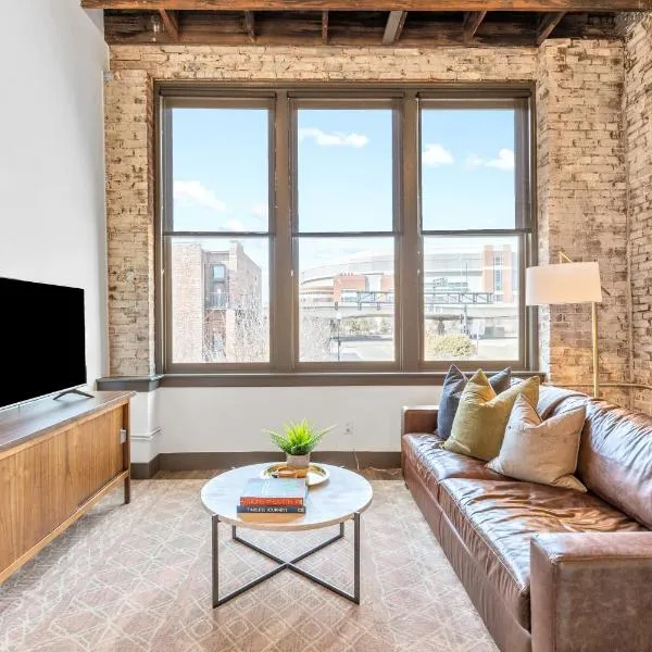 Riverfront Loft - Walk to Arch, Casino, Convention Center, hotel v destinaci Saint Louis