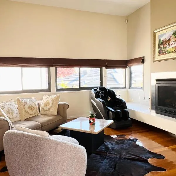 Yarra Valley Serenity House in Golf Course Resort, ξενοδοχείο σε Wonga Park