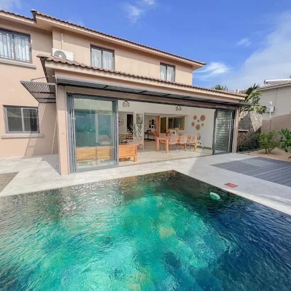 Villa Celeste by Sealodge, hotell sihtkohas Calodyne