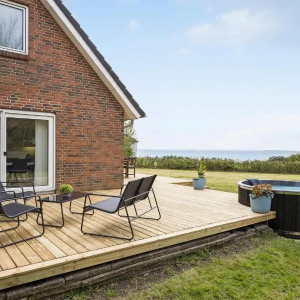 3 Bedroom Beautiful Home In Vesløs, hotel in Øsløs