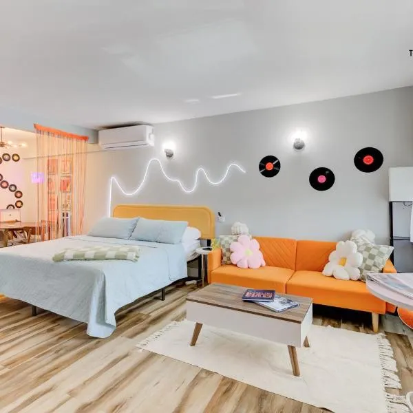 The Moose #10 - Stylish Loft with King Bed, Free Parking & Wi-Fi, hotel in Memphis