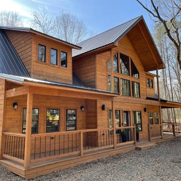 The Big Tex Luxury Cabin is EPIC, hotell sihtkohas Broken Bow