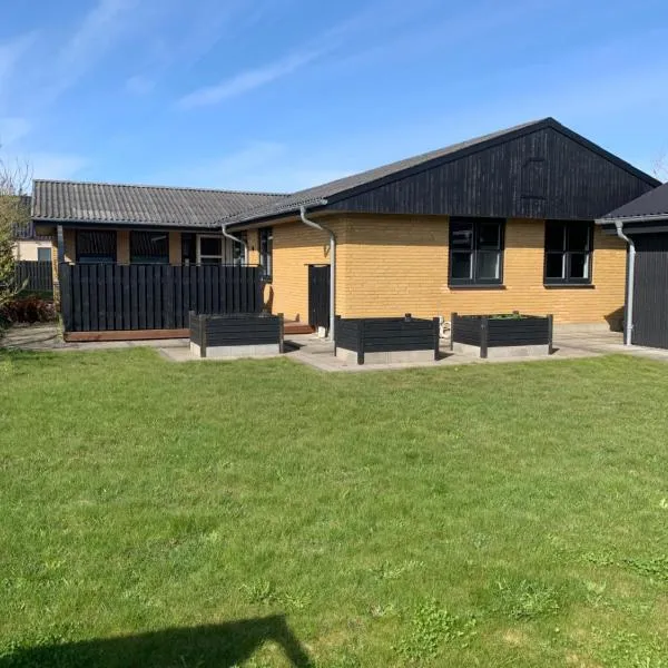 Hus i Løkken, khách sạn ở Løkken