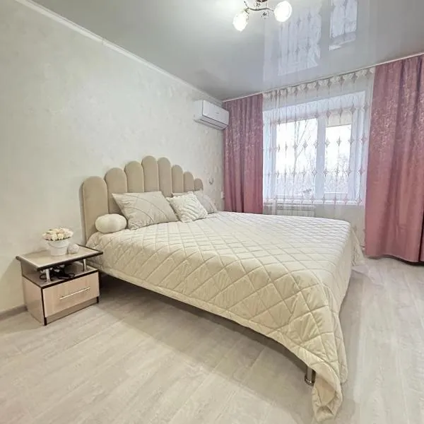 Двухкомнатные апартаменты на улице Естая, дом 89 напротив ТД Артур, hotel in Pavlodar