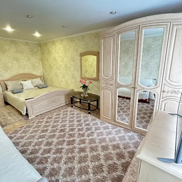 1-комнатные апартаменты на улице Естая, дом 89 напротив ТД Артур, hotel in Pavlodar