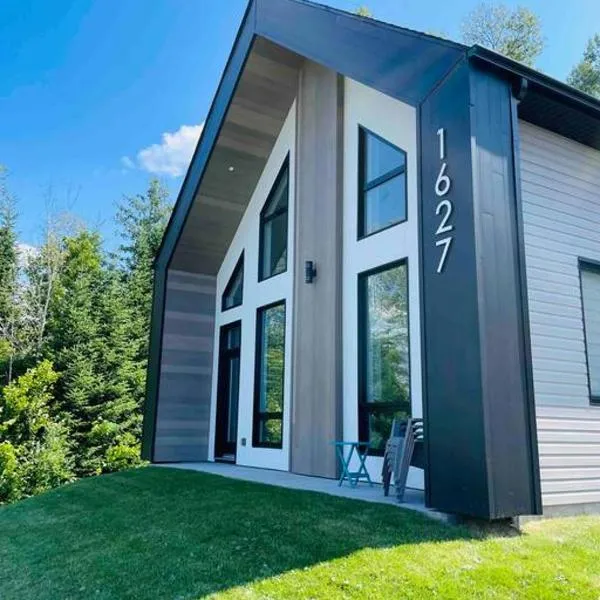 Le Jarret Noir! Chalet NEUF en nature SPA/Vue Lac, hotel v destinaci Pohénégamook