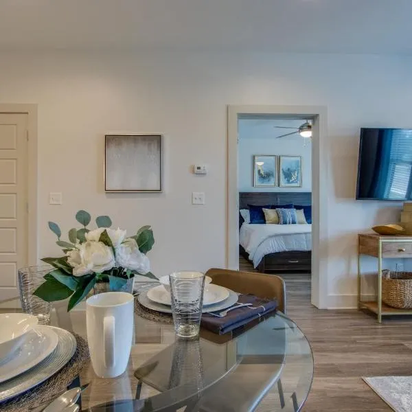 New East Nash - King Bed Short Drive to Dwntwn, hotel in Nashville