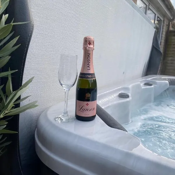 Private Room in a house in the Cotswolds、Bredonのホテル