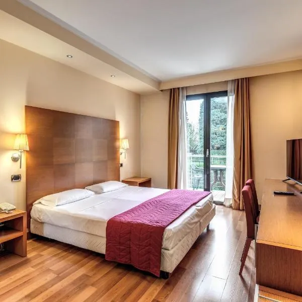 Luna Hotel Lago Maggiore Arona, ξενοδοχείο σε Oleggio Castello