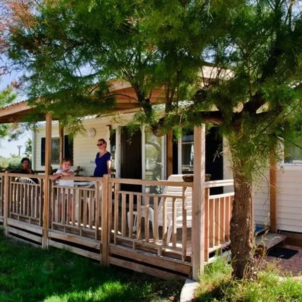 Camping Le Clos du Rhône, hotel in Saintes-Maries-de-la-Mer