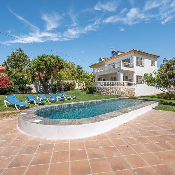 Villa 7 Habitaciones -16 Huespedes - Marbella -Piscina -Cerca del Mar