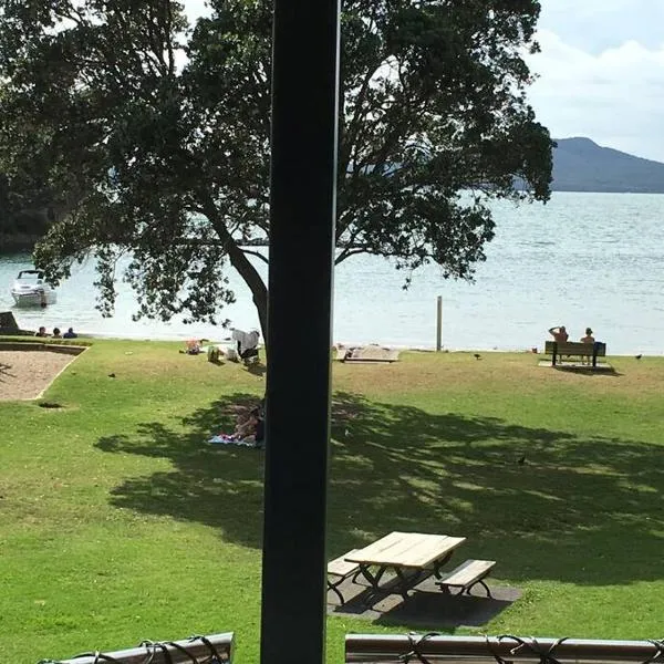 Beachside Bliss Castor Bay - Holiday by the Beach, hotel en Auckland