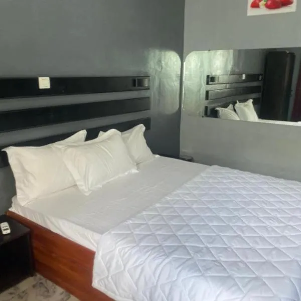 Sunrise Center Bonapriso 111, Hotel in Douala
